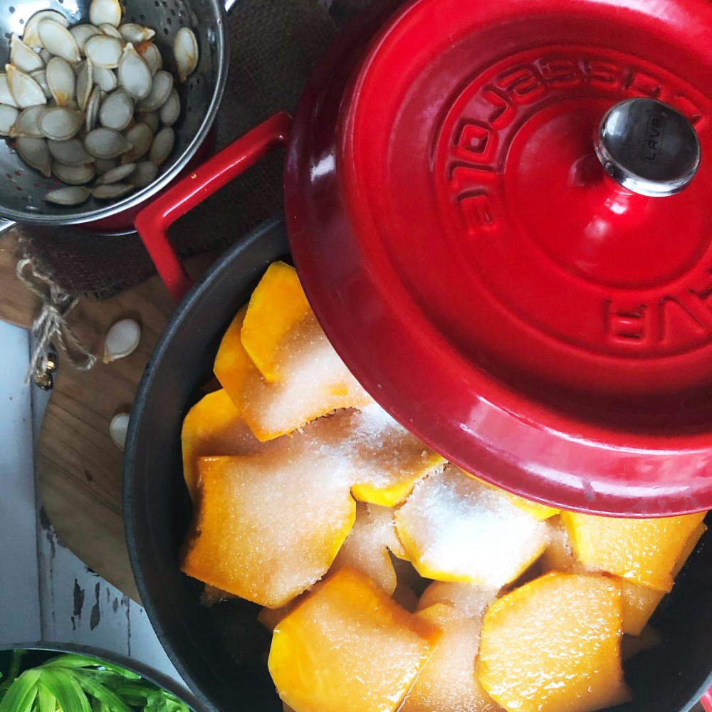 Rdeč lonec iz litega železa s pokrovom LAVA, 32 cm - slika 7